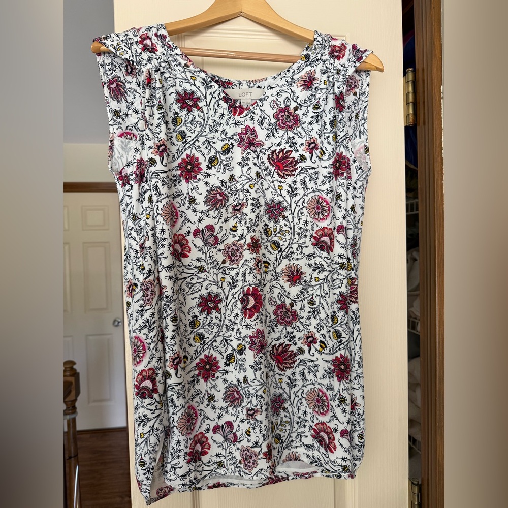 Like new! LOFT maternity White and Pink Floral Tank
